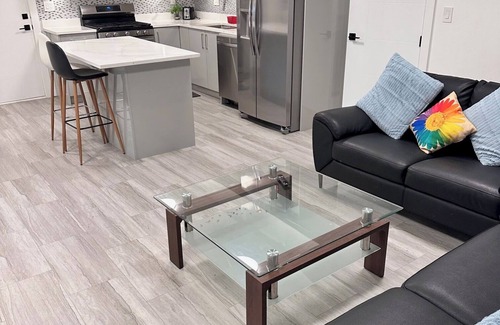 Delta Apartamento | RESORT TYPE 2 BED 2 BATH SUITE IN A VERY LARGE HOME IN DELTA, BC