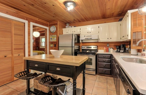 Big Canoe Casa | Respite at Big Canoe - Wood-burning fireplace, bright interiors, Wifi
