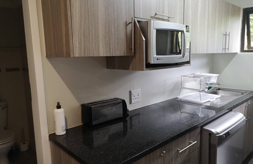 Elarduspark Casa | Rest a While Guest House