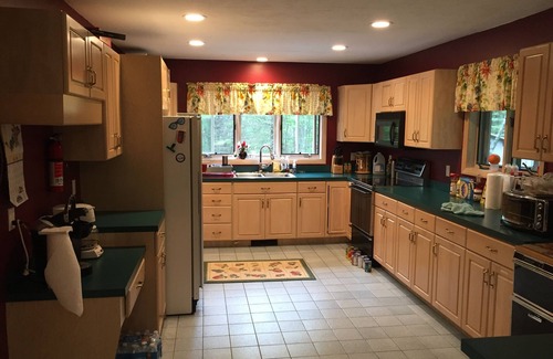 Moultonborough Casa | Descanse y relájese en un entorno privado con mucho espacio para la familia y los amigos.