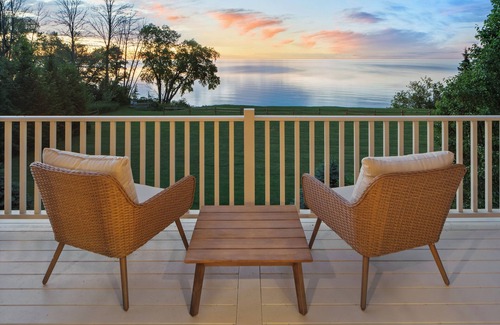 Newton Casa | Rest and Relax in Luxury on Lake Michigan! Beach, Gameroom, Theater, and Calm