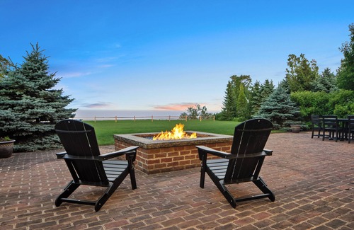 Newton Casa | Rest and Relax in Luxury on Lake Michigan! Beach, Gameroom, Theater, and Calm
