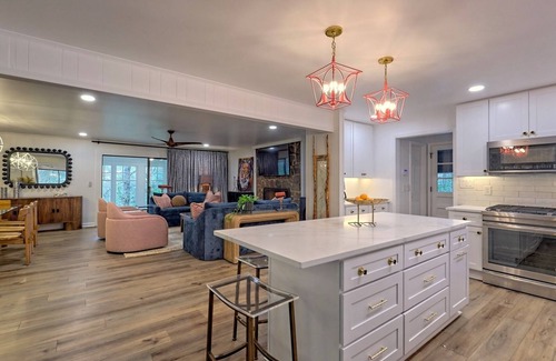 Tiger Casa | Rest Ashored - Fantastic Lake Burton home 250 yard walk/ride to lake &