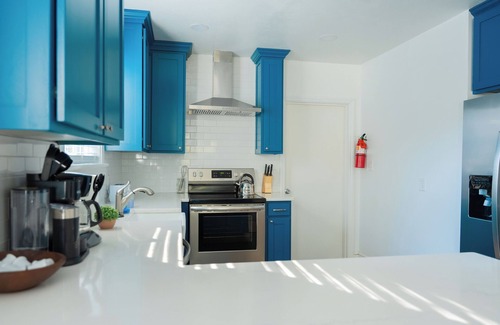 Columbia Condominio | Rest Easy : King Bed : Downtown & Ft. Jackson 2Bd 1Bth