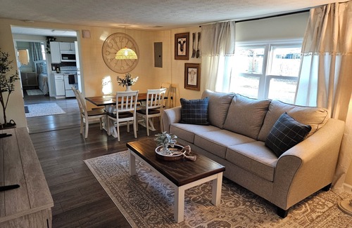 Huber Heights Otro | Rest Haven Farmhouse: Cozy 2BR on 3-acres, family-friendly, near attractions