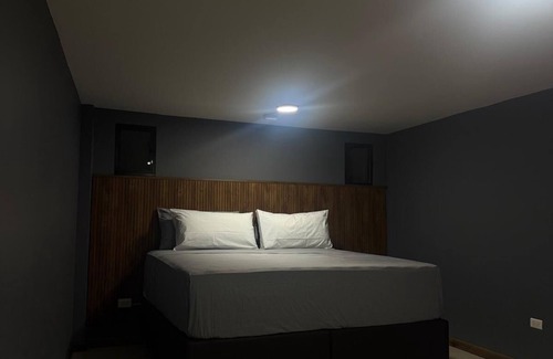 La Candelaria Apartamento | Habitación Descansa Plus | Cama King | Baño Privado