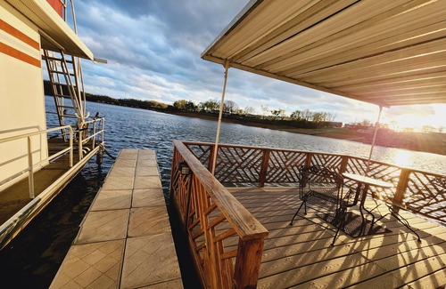 Morristown Alquiler De Eote | Rest, relax, and reel in the views or the fish!