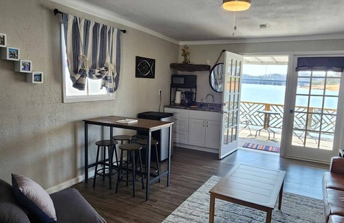 Morristown Alquiler De Eote | Rest, relax, and reel in the views or the fish!