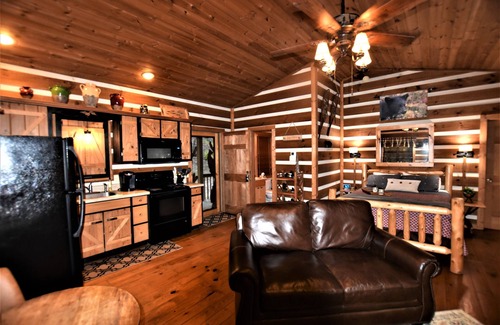 Cleveland Cabina | Rest & Relaxation - Fire pit/hot tub/Fiber Optic Internet