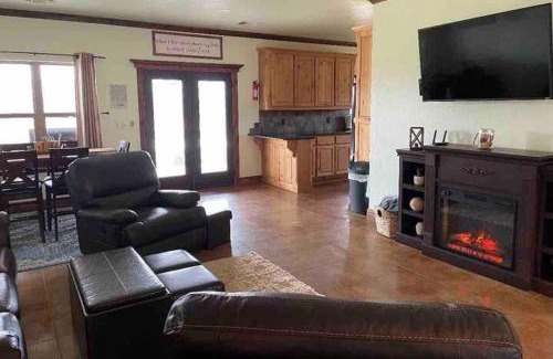 Daisy Casa | Rest & Replenish 10mins to Lake Sardis with Mountain Views