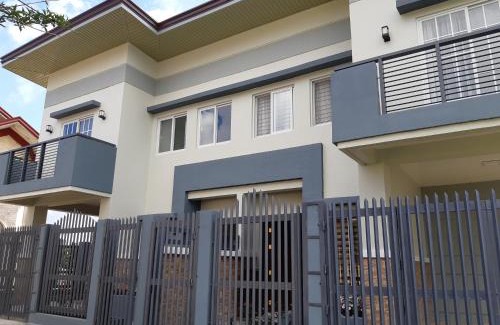 Baguio Casa | Restful 3BR Hillside Duplex House