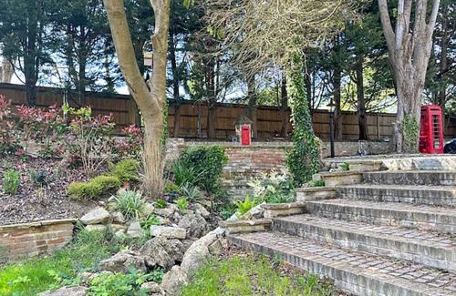 London Borough of Bromley Apartamento | Restful Break 2 BR Woods Cottage 2 Acre Garden gated free Parking