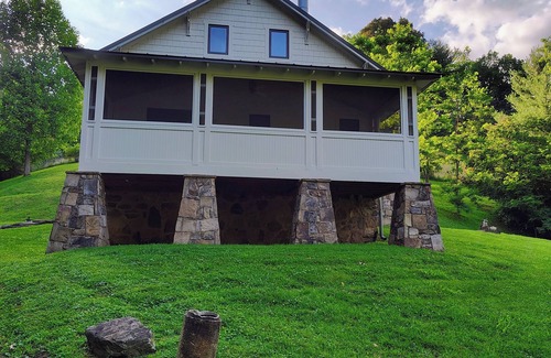 Marshall Casa | Restful Dawn Rustic meets Luxury. Hot Tub, Outdoor Shower, Mini Gym & Fire Pit