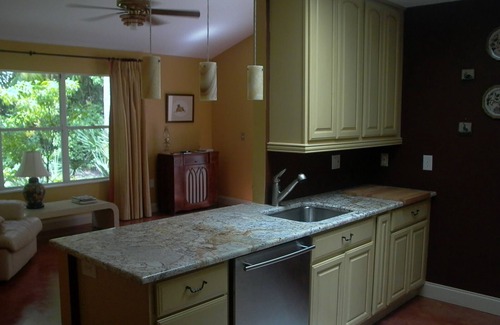 Wabasso Beach Condominio | Restful, luxurious beach retreat with fitness room and WiFi in Vero Beach