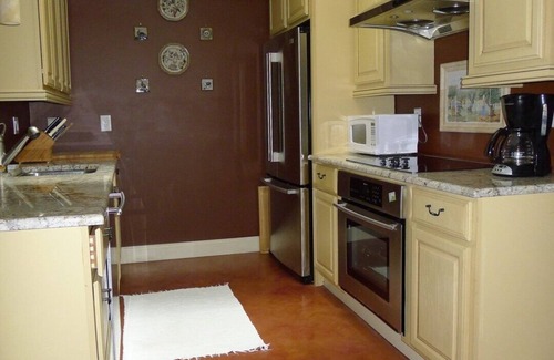 Wabasso Beach Condominio | Restful, luxurious beach retreat with fitness room and WiFi in Vero Beach