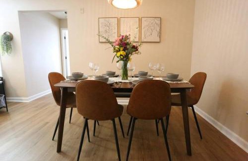 Gainesville Casa | Restful Refuge 2 BR Boutique Condo w Pool & Gym
