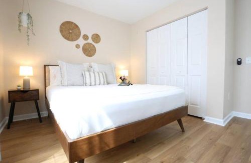 Gainesville Casa | Restful Refuge 2 BR Boutique Condo w Pool & Gym