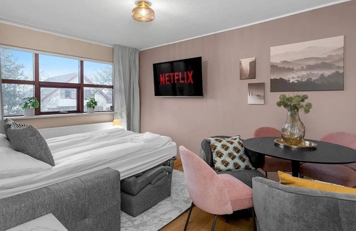 Breidholt Apartamento | Restful Retreat in the Suburbs.