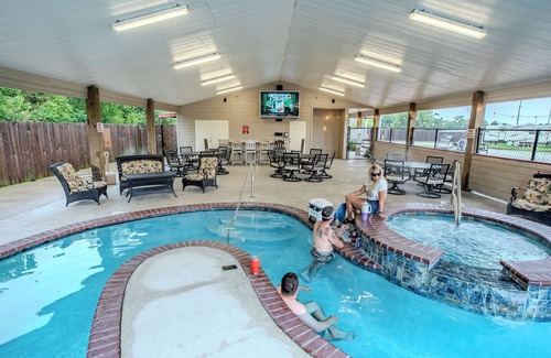 Carlyss Casa | Restful Room in Family-Oriented Camp Location | Pets are Allowed