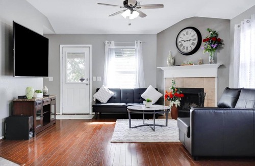 Wetmore Casa | Restful Spacious 4Bedroom Central @ Six Flags