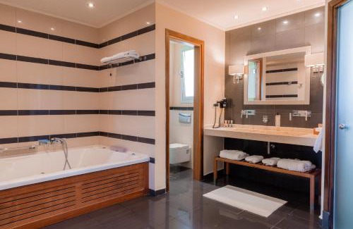 Almiros Beach Hotel | Restia