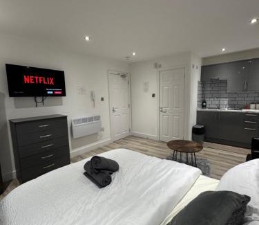 Sheffield Apartamento | Restoa Stay Modern Studio WiFi Parking Ensuite