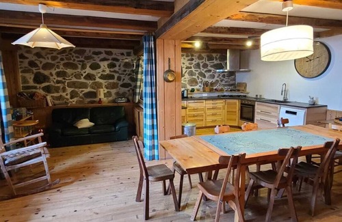 Fontcouverte-la-Toussuire Chalet De Esquí | Chalet restaurado del siglo XVIII, tranquilo y agradable a 5 km de las estaciones.
