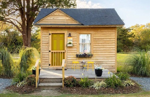 Cape Charles Casa | Restored 1930’s Tiny Home 3 min to Cape Charles