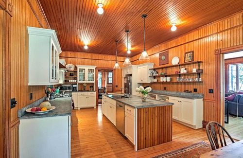 Saranac Lake Casa | Restaurada casa histórica frente al lago con vistas panorámicas