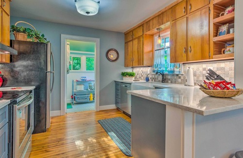 Mars Hill Casa | Restored Mars Hill Home on 1 Acre: Walk to Town!