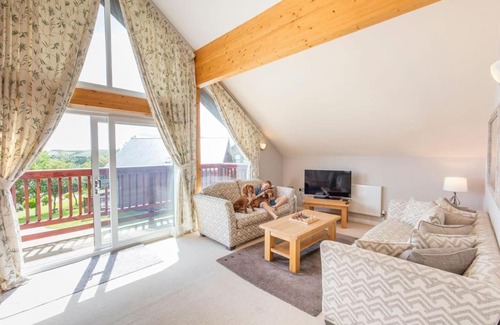Winnard's Perch Casa | Retallack Resort 4 bedroom lodge - Hot Tub for hire on request -Pool & Spa