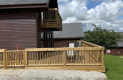 Winnard's Perch Casa | Retallack Resort 4 bedroom lodge - Hot Tub for hire on request -Pool & Spa