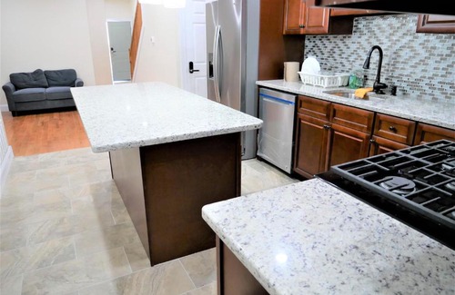 West Philadelphia Casa | Retired Newly Renovated Guest Rooms near Transportation