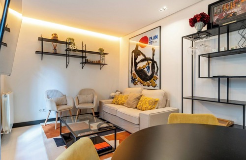 Ibiza Apartamento | Retiro at Your Doorstep: Enjoy the Heart of Madrid
