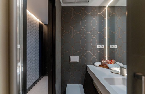 Ibiza Apartamento | Retiro at Your Doorstep: Enjoy the Heart of Madrid