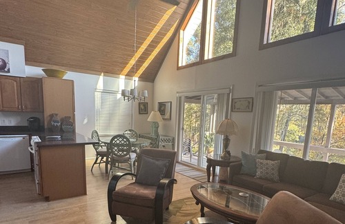 Dunnellon Cabaña | Retreat at the Riverside in Comfort