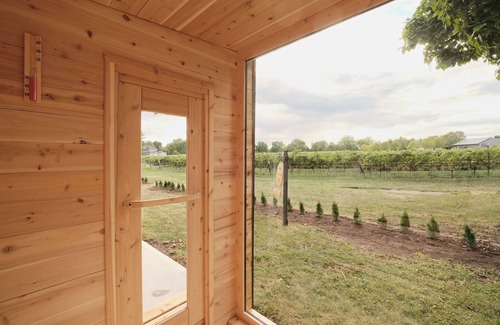 St. Davids Casa | Retreat by the Vineyard |Panoramic Sauna |Hot Tub |EV Charger