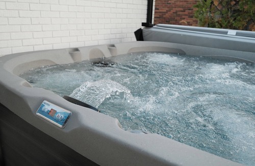 St. Davids Casa | Retreat by the Vineyard |Panoramic Sauna |Hot Tub |EV Charger