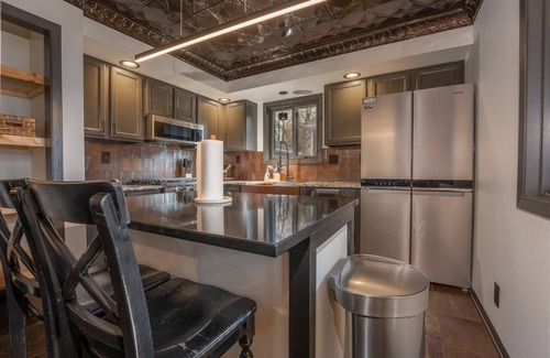 Clear Lake Cabina | Retreat in Clear Lake, Iowa - GARAGE HANGOUT - Half block from Lake!