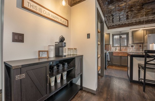 Clear Lake Cabina | Retreat in Clear Lake, Iowa - GARAGE HANGOUT - Half block from Lake!
