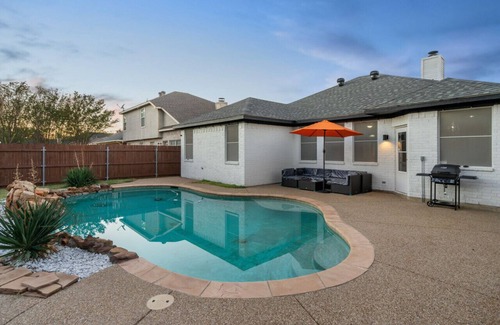 Roanoke Casa | Retreat in Roanoake |Roanoke Hidden Oasis | Resort Style Living