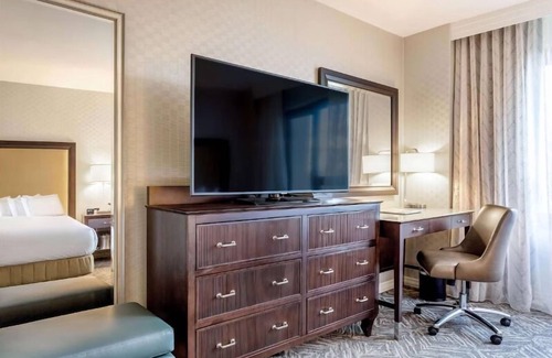 Dupont Circle Hotel | Retreat in the Heart of DC! Outdoor Swimming Pool, Pets are Welcome Here!