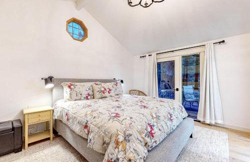Sisters Casa | Retreat in the Pines