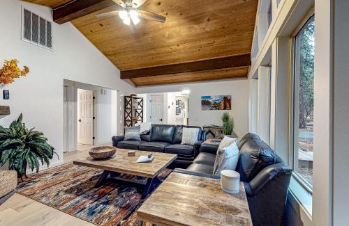 Sisters Casa | Retreat in the Pines