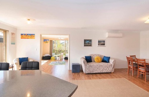 Broadwater Casa | Retreat on Broadwater, pet friendly
