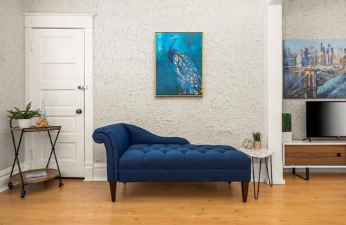 Peoria Heights Casa | Retreat on Rouse: Cozy 2BD Bursting with Color