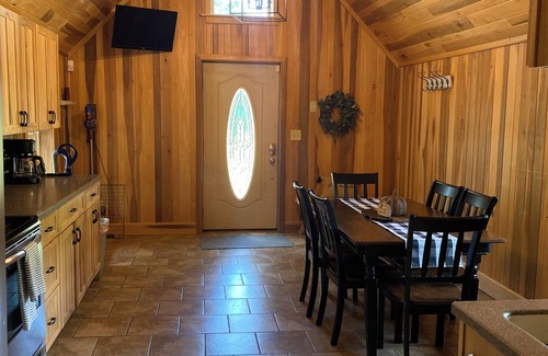 Laurelville Cabina | Retreat on the Ridge in Hocking Hills-Beautiful cabin 5 miles to Rock House