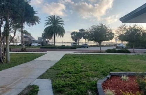 Tavares Casa | Retreat Overlooking Lake Dora!