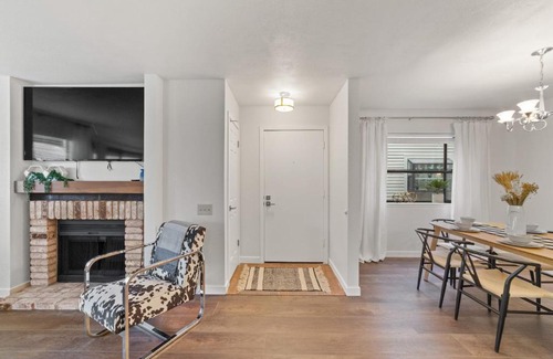 Arden-Arcade Apartamento | Retreat to a Charming and Trendy Apartment
