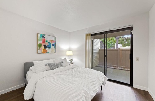 Arden-Arcade Apartamento | Retreat to a Charming and Trendy Apartment